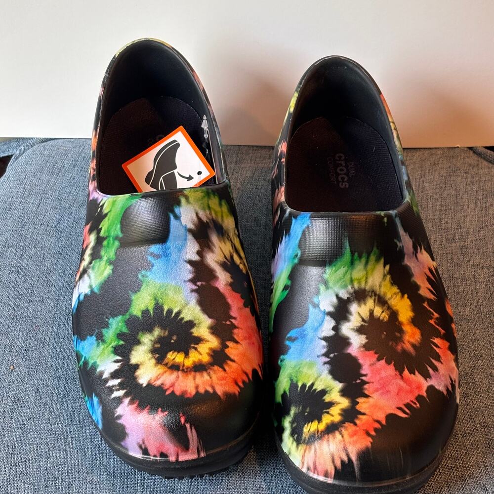 NWT Crocs dual comfort tie dye women's size 8 Neria